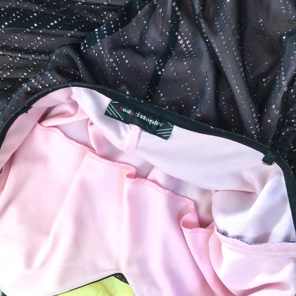 ❌❌SOLD❌❌Slimming Vintage Prom Dress - Picture 4 of 7